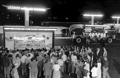 opt-futureliners-at-night.jpg